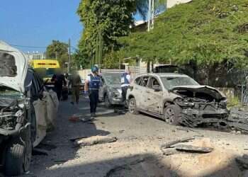 1 moderately wounded after massive rocket barrage on central Israel