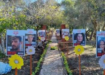 KKL-JNF paints special 'A Path of Hope for the Kidnapped' installation