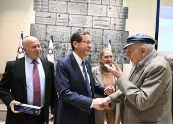 Herzog hosts Kindertransport survivors ahead of International Holocaust Remembrance Day