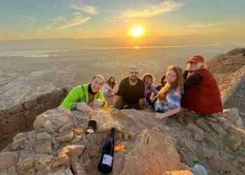 An aliyah wartime journey: How the hike up Masada made newly minted Israelis bond