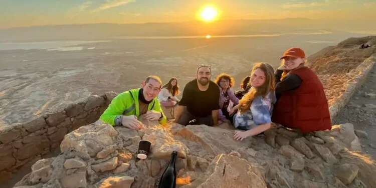 An aliyah wartime journey: How the hike up Masada made newly minted Israelis bond