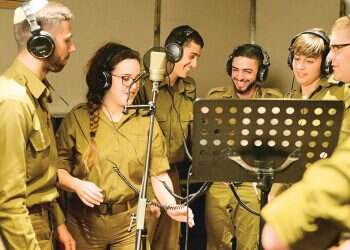 A comeback for army bands: New show aims to make Israelis smile with nostalgia