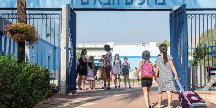 Children at the start of the school year Amid ongoing uncertainty in north, gov't eyeing possible delay to school year