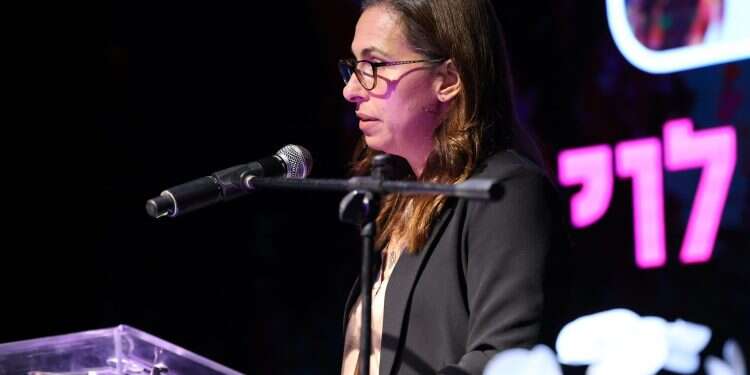 'Don't stop saying her name': Mother of Hamas captive speaks at Israel Hayom event