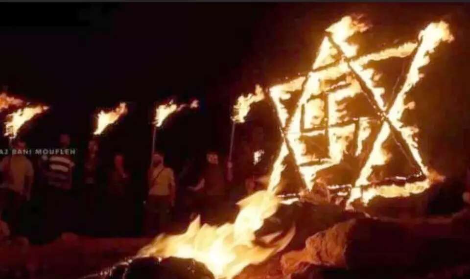 Palestinian rioters burn a Star of David with Swastika in Samaria No need to apologize: Hamas are indeed the New Nazis