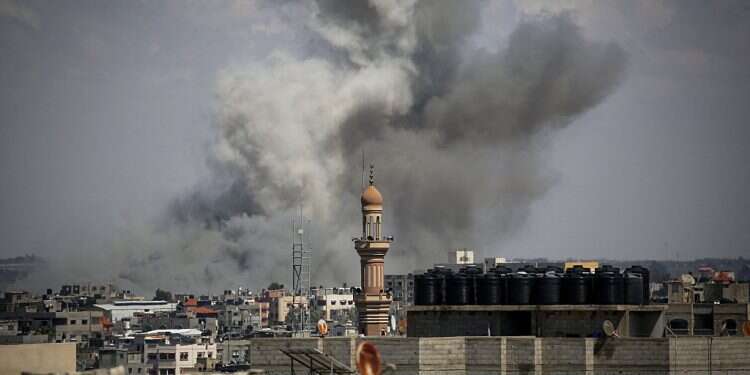 US pauses bomb shipment to Israel; meant as signal over Rafah move