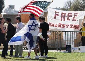 Violent clashes between Israel supporters, pro-Palestinian protesters at UCLA