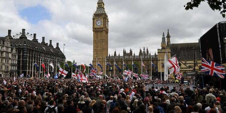 Londoners take to the streets with Israeli flags, countering pro-Palestinians