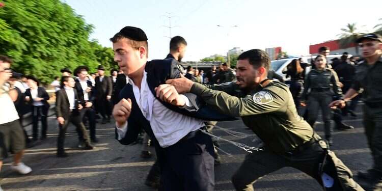 Yeshiva students must serve, Supreme Court rules in unanimous decision