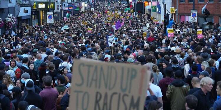 Anti-racism protesters outnumber far-right rallies in UK