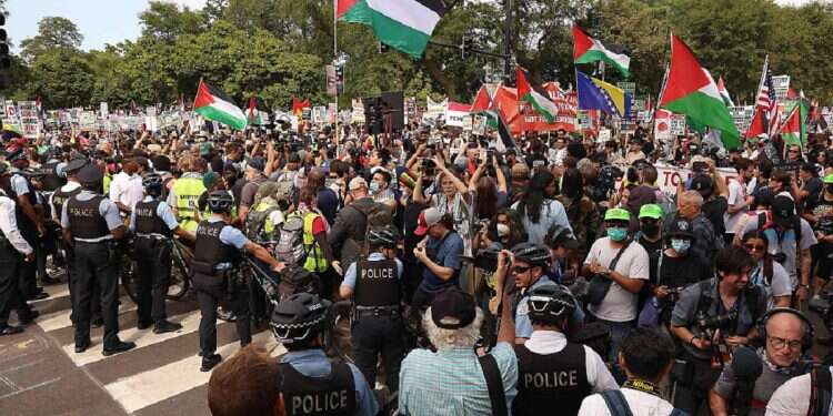 'Hostage Square' exhibit debuts in Chicago for DNC