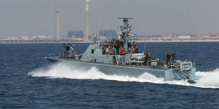 A Dvora-class Israeli Navy boat during the combat operations off Gaza IDF confirms 1 sailor dead in interception mishap during Hezbollah attack