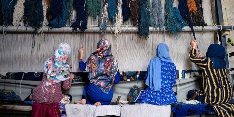 Afghan women defy Taliban with singing protest