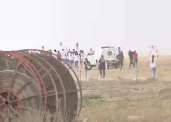 Families of hostages breach the Gaza border fence on August 29, 2024 Hostages' relatives make dramatic run toward Gaza in desperate plea