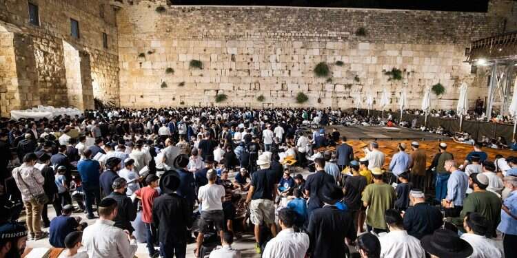 Historical photos show Tisha B'Av observance from early days of state
