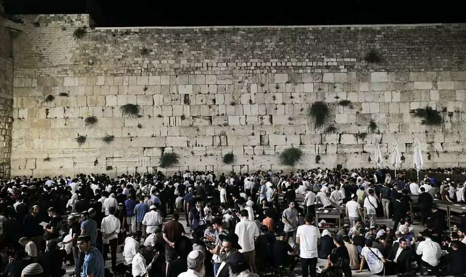 Tisha B'Av at the Western Wall New kinnah added to Tisha B'Av liturgy commemorating Oct. 7