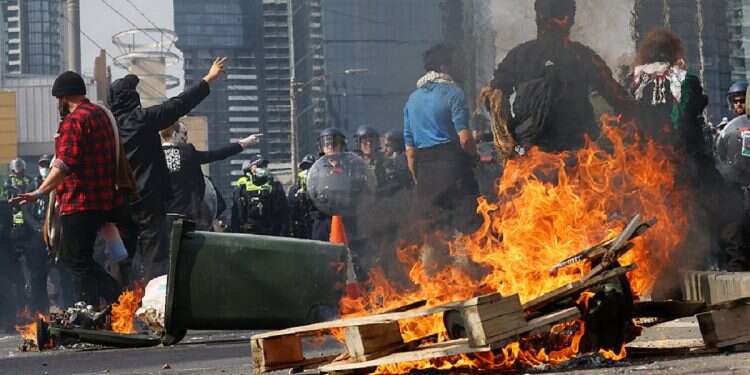 Anti-Israel mob converges on Melbourne arms convention