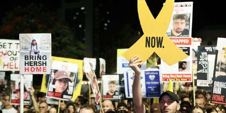 Gal Gadot's Golden Globes appearance sparks debate in Israel