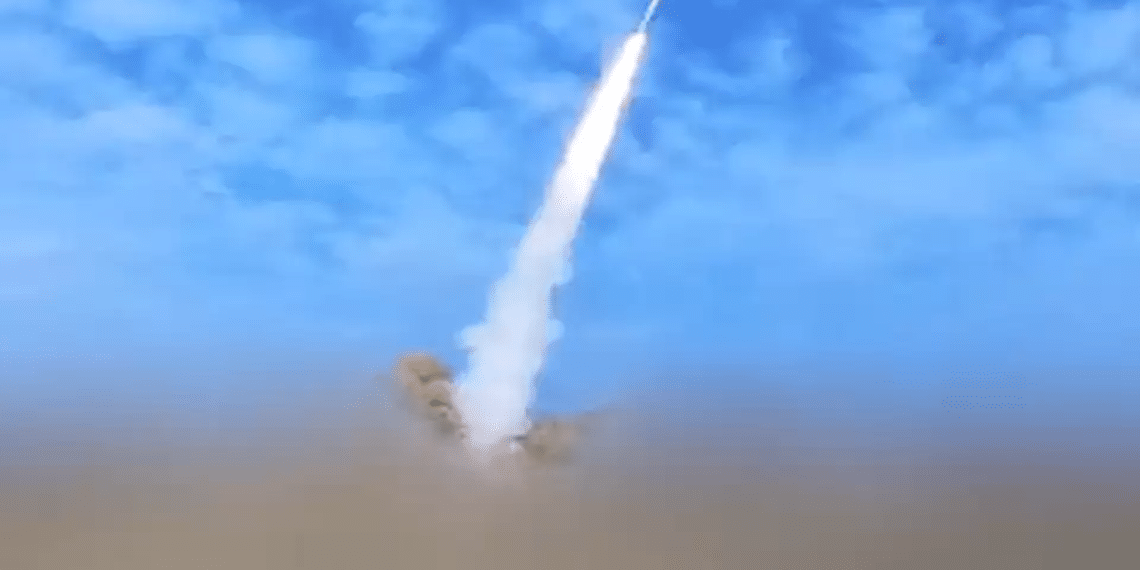 Le Premier ministre met en garde les Houthis après le tir d'un missile « hypersonique » dans le centre d'Israël