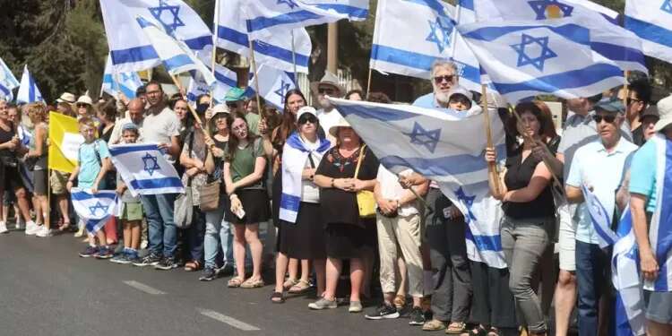 Thousands bid farewell to American-Israeli Hersh Goldberg-Polin