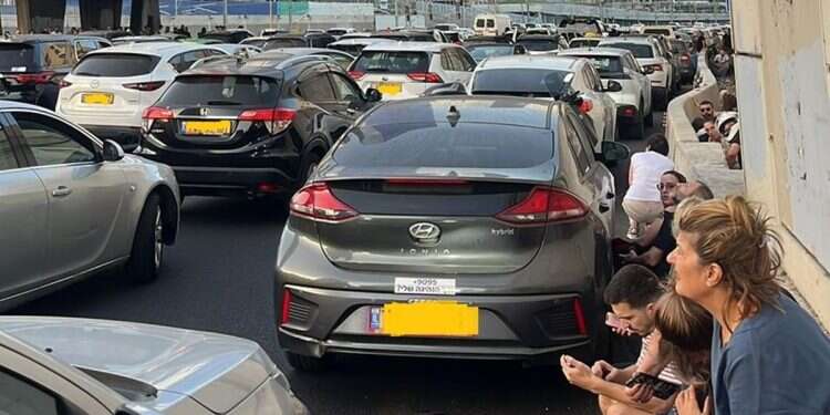 Tel Avivians take cover on the Ayalon Highway as sirens blare on Oct. 14, 2024 LIVEBLOG: Central Israel targeted by Hezbollah missiles