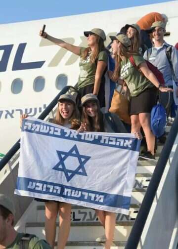 Aliyah from north America spikes despite war