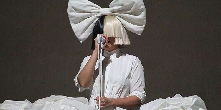 Sia performance in 2016 Sia dedicates song to Nova survivors, Eden Golan performs 'October Rain'