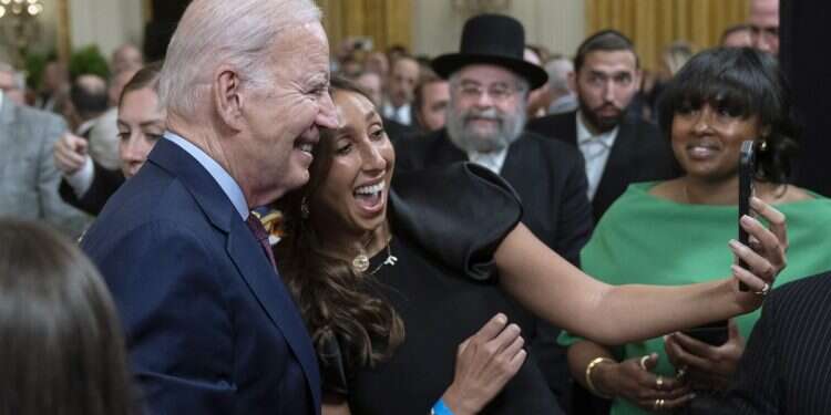 Poll shows major shift among US Jewish voters could be underway