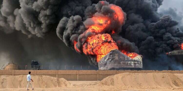 US said to hit Houthi port city stronghold Hodeida