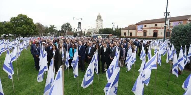 Hundreds of mayors unite to combat antisemitism