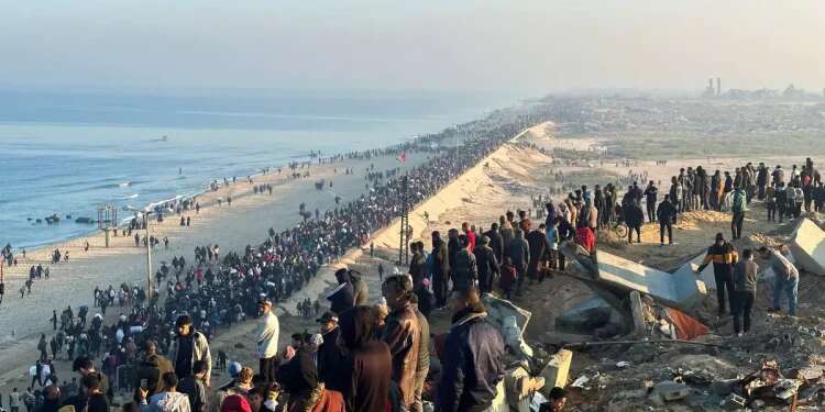 Tens of thousands of Gazans head to northern Gaza IDF establishes new outposts around Gaza Strip