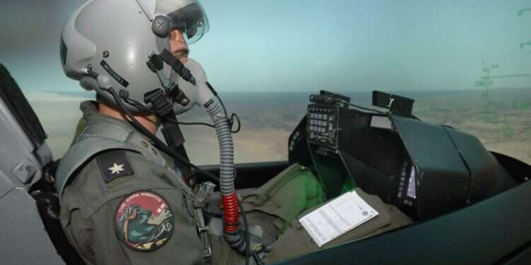 Israeli pilots using the simulator to prepare for real life events Behind the screens: When AI trains Israel's top guns