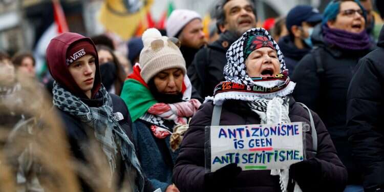 Amsterdam club cancels Israeli show, suggests finding 'Jewish venue'