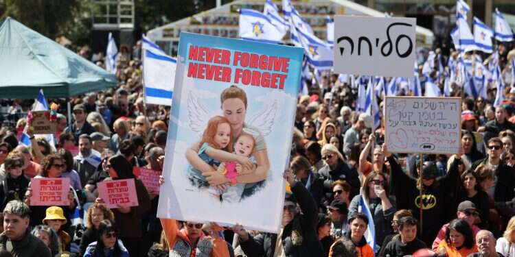 'An entire country cries': World mourns Bibas family