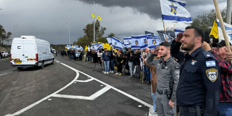 Heartbreaking homecoming: Israelis defy weather to embrace hostages