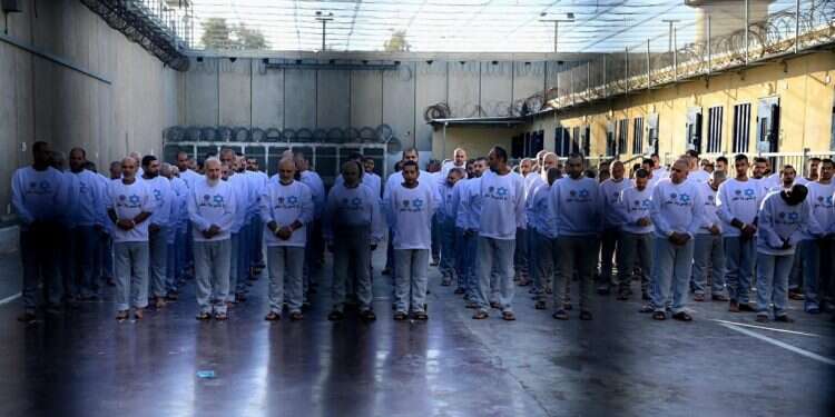 Israel stops prisoner release after Hamas breaks deal terms