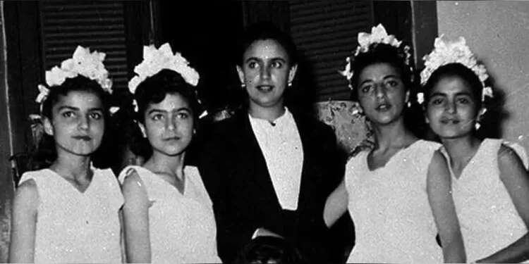 Dancers from the Pioneer Dance Company in Tehran, Iran, in 1957 Why do Jews still live in Iran?
