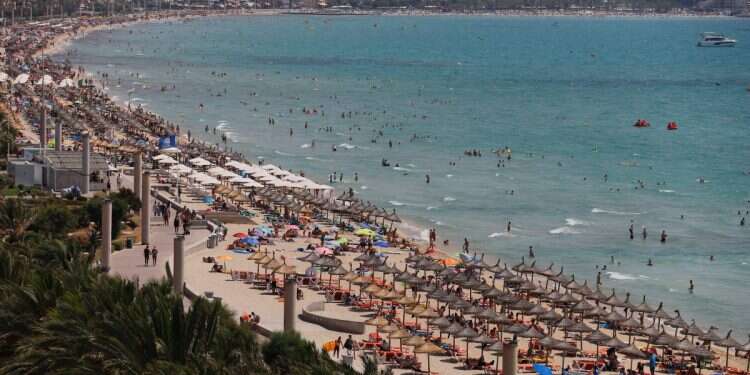 Beware the tourist trap: 10 destinations where travelers are most frequently scammed