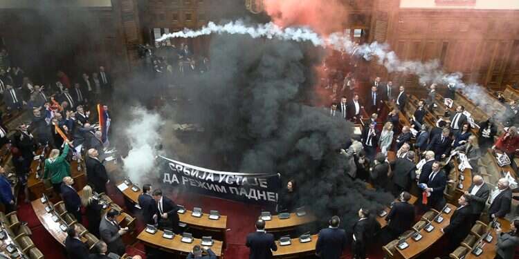 Protesters smoke bomb Serbian parliament