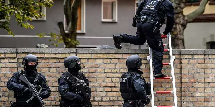 Teenager arrested for planning synagogue attack in Germany