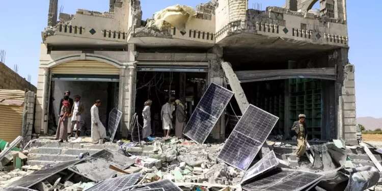 US officials: Yemen plans ground offensive against Houthis 