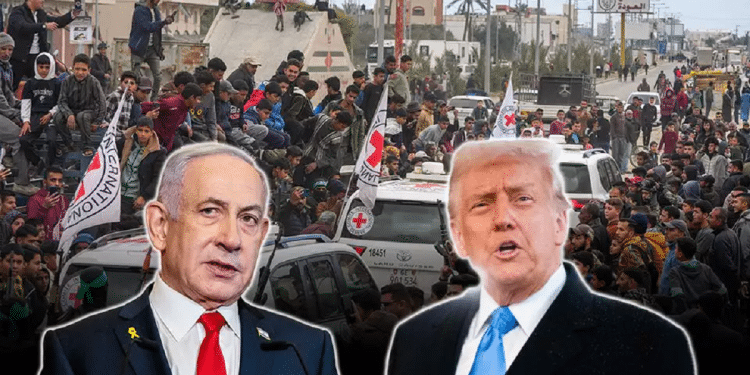 Israeli Prime Minister Benjamin Netanyahu (L) and US President Donald Trump against the background of Gazans watching the release of Israeli hostages Egyptian official: Trump doesn't have much patience for hostage deal delays