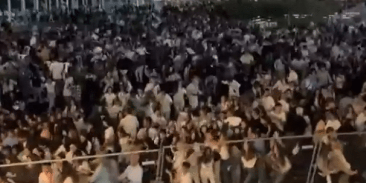 Crowd flees from Yom Hazikaron event area at Habima Square in Tel Aviv, Israel, on April 29, 2025 False alarm sparks panic at Tel Aviv Memorial Day event, 20 injured