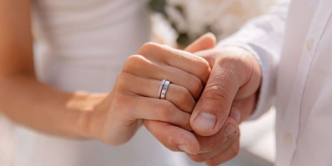 At what age do Israelis get married?