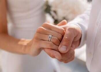 At what age do Israelis get married?