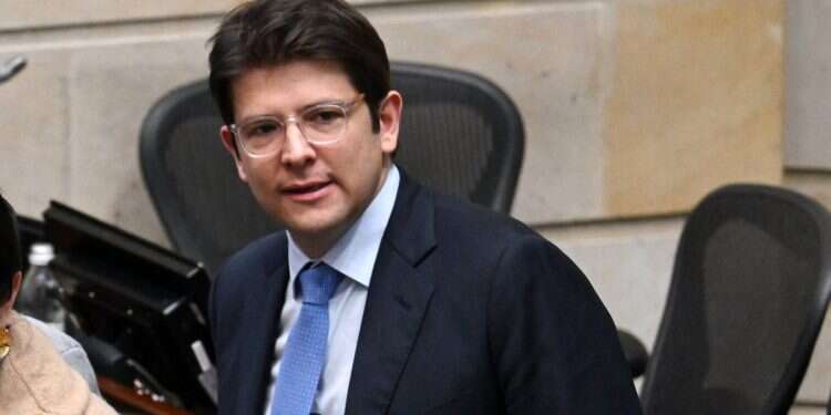 Colombia presidential candidate shot in head