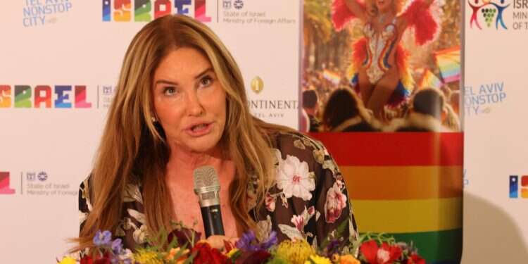 Caitlyn Jenner escapes warzone through Jordan