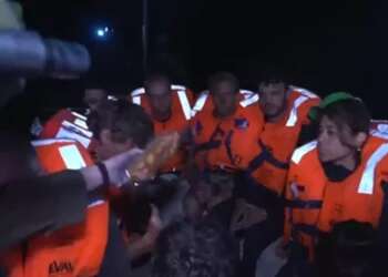 Israeli Navy commandos intercept Gaza-bound flotilla