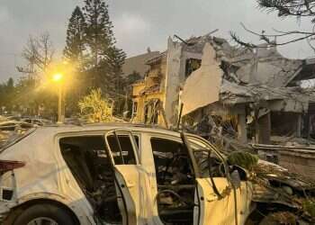 2 killed in early morning Iranian barrage on central Israel