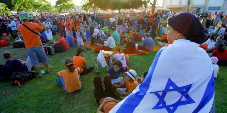 Settlers and their supporters are gathered in Sderot, southern Israel 02 August 2005, for a giant rally to protest against the imminent pullout of troops and settlers from the Gaza Strip 52% of Israelis want Gaza settlements back